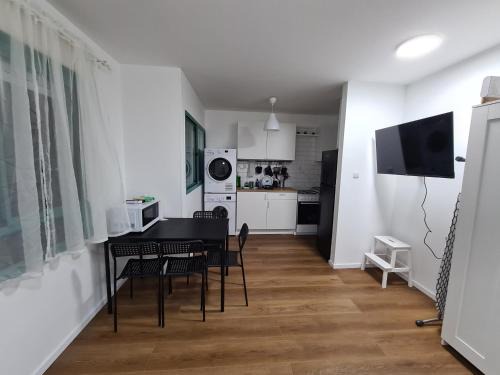 Lod Apartment | Comfy Flat Near TLV Airport