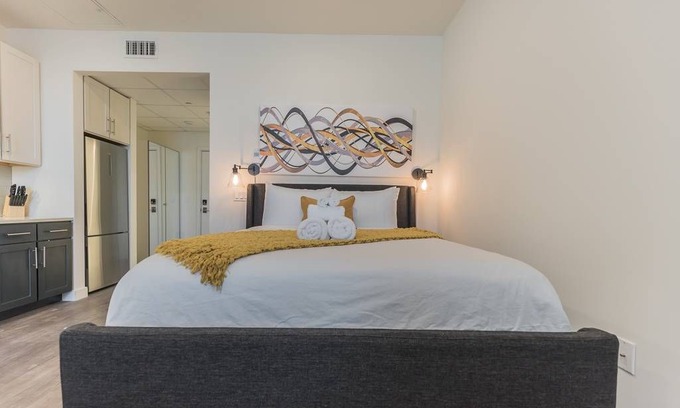 Spruce Hill Apartment | Coming for CHOP or PENN? This is a GREAT CHOICE
