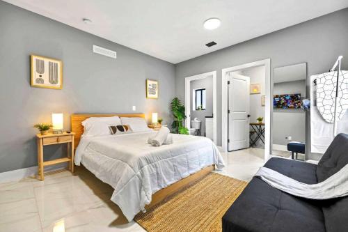 Liberty City Apartment | Compact & Comfy Studio w Essentials Near Airport