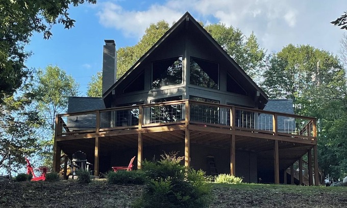 Anderson Cabin | Complete 2025 remodel! Lakefront. Deep Water. Quiet Cove. Convenient to Clemson.