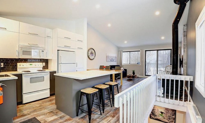 Stoneham Apartment | Condo 10 Chemin des Alpages by Les Chalets Alpins