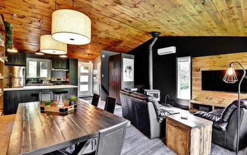 Stoneham Apartment | Condo 88 Chemin des Alpages by Les Chalets Alpins