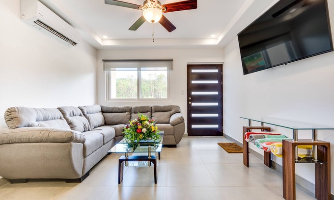 Villarreal House | Condo Jacarandas #15, Pool & Gated Security
