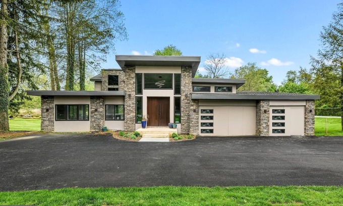 Stevenson Villa | Contemporary Luxury Villa in Convenient Baltimore County