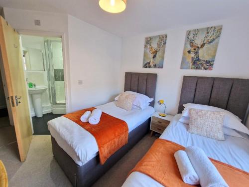 Stevenage Apartment | Contractors 2 bedrooms 2 bathrooms apartment in Stevenage SG1 with Free Parking, and Free Wi-Fi by White Orchid property Relocation