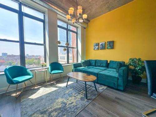 Near South Side Apartment | Convenient 2BR Suite in Prime Location with Gym Access & Optional Parking Near McCormick Place and Soldier Field