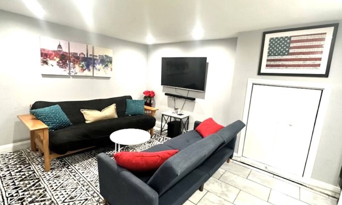 Shaw House | Convenient Retreat near DC Convention Center