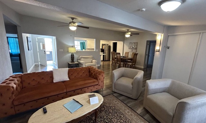 Beverly Green House | Convention/Airport Close 5beds 1 story Pets Pay