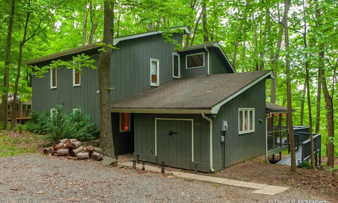 Berkeley Springs Cottage | Coolfont 4 BDRM, lots of beds! Cozy Wooded Cottage.