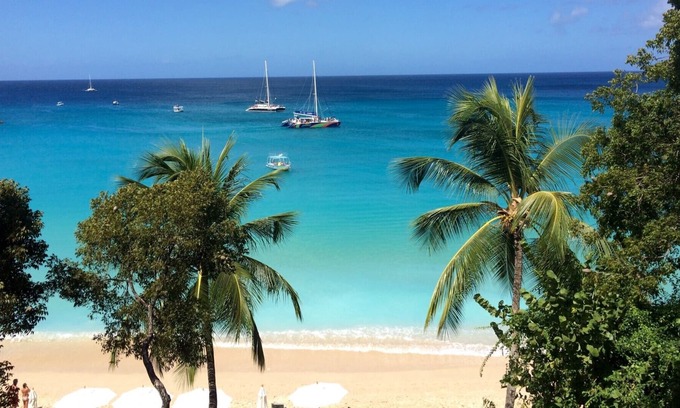 Old Trees Bay Villa | Coral Cove Penthouse Barbados - Stunning 3 Bed Penthouse located on Paynes Bay Beach