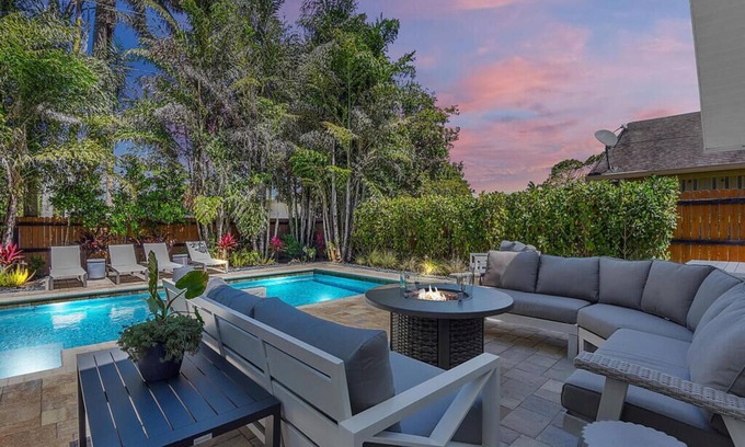 Naples Park House | CORAL REEF RETREAT - Vanderbilt Beach Coastal Home with Heated Pool