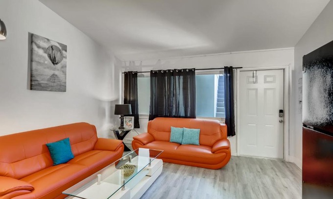 Singer Island Apartment | Coral Sands 1br/1ba Close 2 Beach!