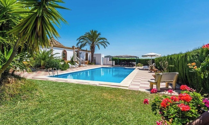 Lora Del Rio Villa | Cortijo Hacienda Nueva Lora del Río by Ruralidays