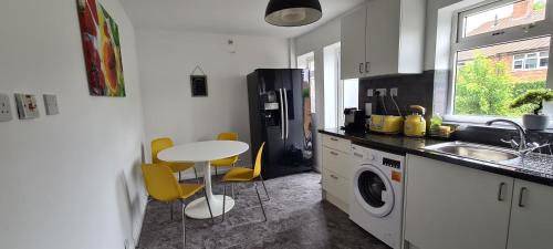 Nottingham Apartment | Cosy 3-bedroom house in Aspley Nottingham