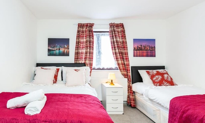 Becontree Apartment | Cosy And Elegant LivingI Sleeps 5 Dagenham I Super Fast WiFi Free parking