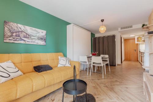 Lens Apartment | Cosy and modern apartment closed to the ski lift