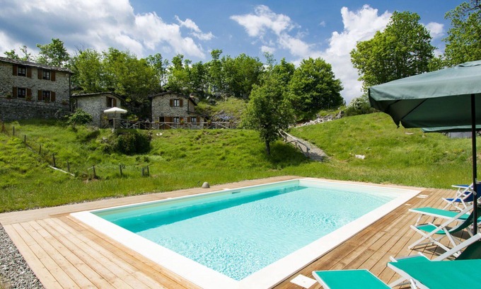 Fabbriche di Vallico Villa | Cosy apartment in villa for 6 people with WIFI, pool, TV, patio and pets allowed