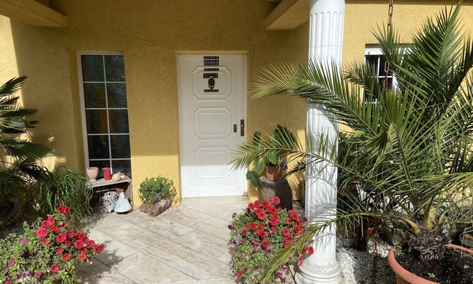Steinheim Apartment | Cosy apartment for 2 guests with hot tub, WIFI, TV, patio, pets allowed and parking