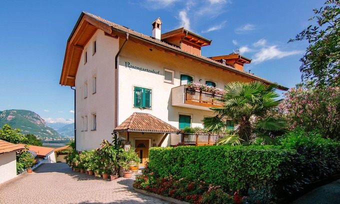 Andriano Apartment | Cosy apartment for 2 guests with WIFI, pool, TV and patio