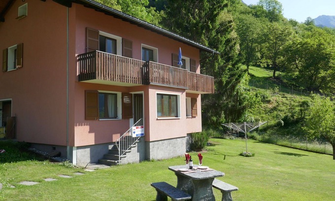 Blenio Apartment | Cosy apartment for 2 people with WIFI, TV, patio, pets allowed and panoramic view