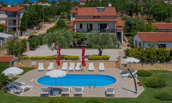 Kastelir Apartment | Cosy apartment for 2 people with WIFI, pool, TV and terrace