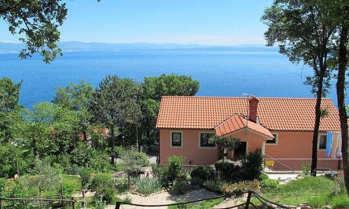Mosenice Apartment | Cosy apartment for 4 guests with A/C, WIFI, TV and patio