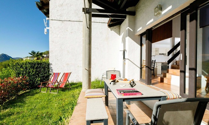 Capriasca Apartment | Cosy apartment for 4 people with WIFI, pool, TV, patio, pets allowed and panoramic view