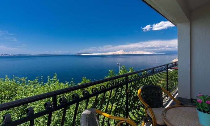 Senj Apartment | Cosy apartment for 4 people with A/C, WIFI, TV, terrace and pets allowed