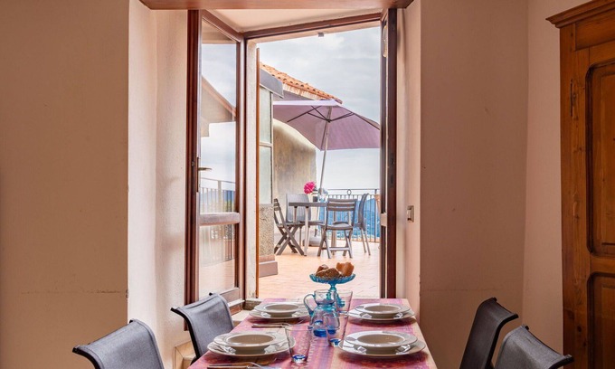 Maccagno Apartment | Cosy apartment for 5 people with TV, terrace and pets allowed