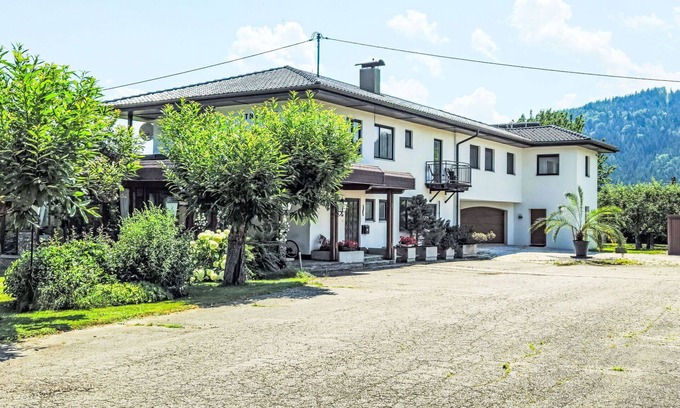 Feldkirchen in Kaernten Apartment | Cosy apartment for 6 people with WIFI, TV and balcony