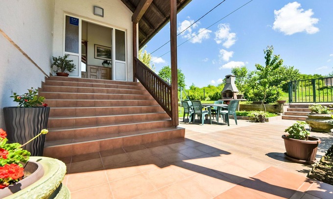 Slunj Apartment | Cosy apartment for 6 guests with WIFI, A/C, TV and terrace
