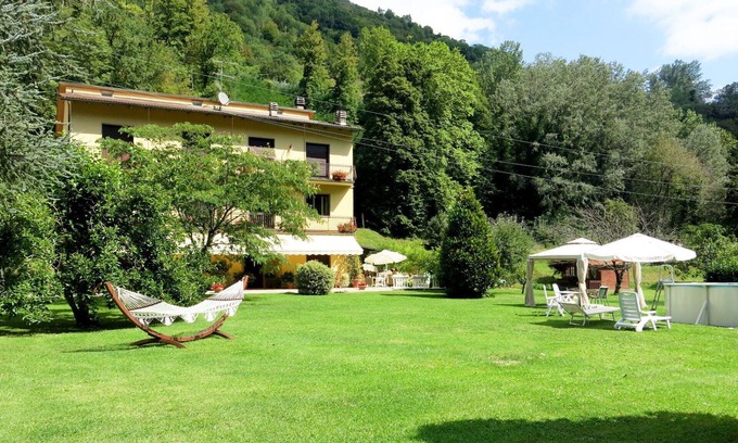 Casoli Apartment | Cosy apartment for 6 people with WIFI, hot tub, pool, TV and patio