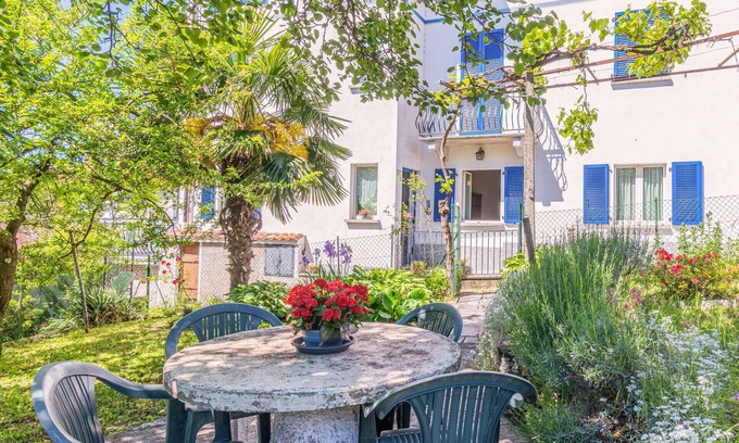 Gera Lario Apartment | Cosy apartment for 4 people with WIFI, TV, balcony and pets allowed
