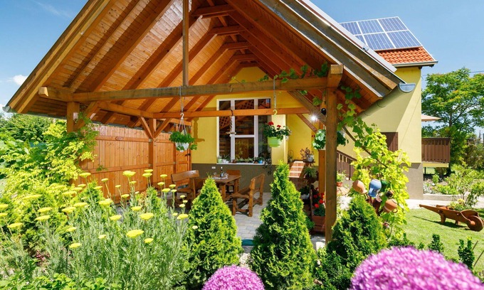 Velence Apartment | Cosy apartment for 4 people with WIFI, A/C, TV and terrace