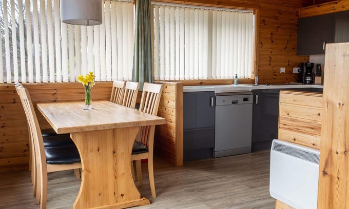 Drumnadrochit House | Cosy apartment in villa for 6 people with WIFI, TV, patio and panoramic view