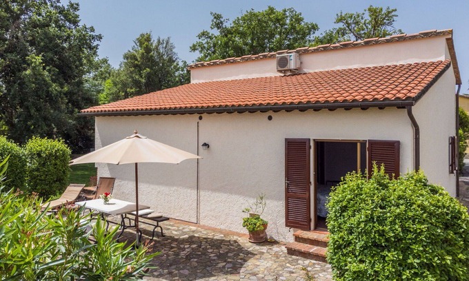 Cinigiano Villa | Cosy apartment in villa for 2 guests with pool, A/C, WIFI, patio and panoramic view