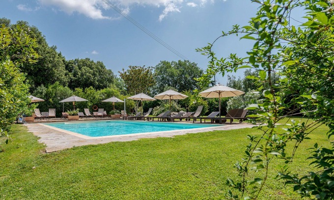 Poggi del Sasso Villa | Cosy apartment in villa for 2 guests with pool, A/C, WIFI, TV, patio and pets allowed