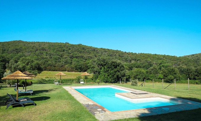 Montorsaio House | Cosy apartment in villa with WIFI, pool, TV, patio, pets allowed, panoramic view and parking