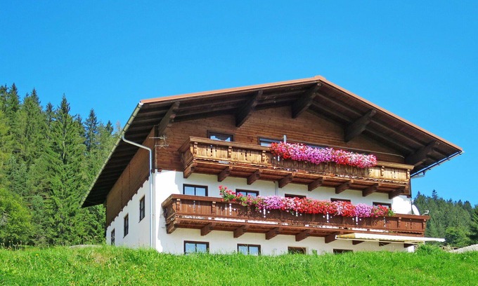 Radstadt Villa | Cosy apartment in villa for 4 people with WIFI, patio, pets allowed and panoramic view