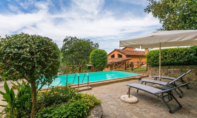 Castagneto Carducci Villa | Cosy apartment in villa for 4 people with A/C, pool, WIFI, TV, patio and pets allowed