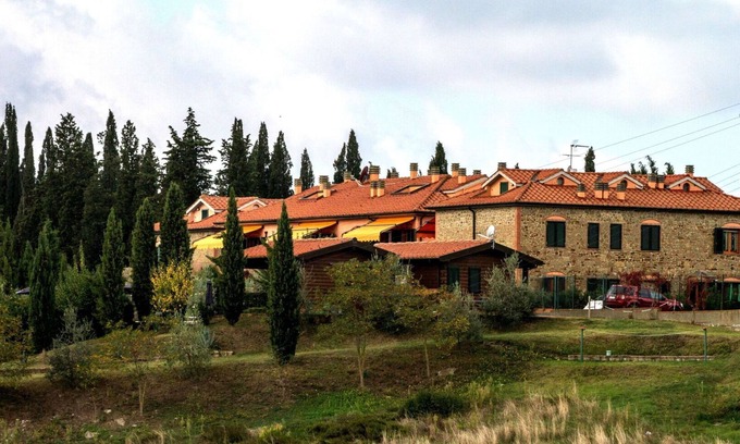 Sughera Apartment | Cosy apartment with A/C, WIFI, pool, TV, veranda and panoramic view, close to San Gimignano