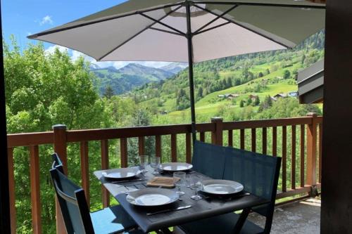 Flumet Apartment | Cosy apartment with balcony and mountain view