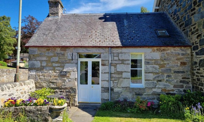 Pitlochry House | Cosy peaceful one-bedroom cottage in Pitlochry