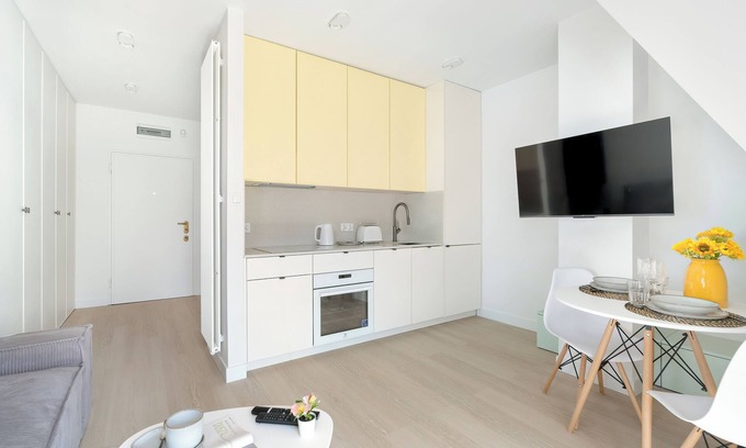Grunwald Apartment | Cosy Studio Close to the Park by Renters