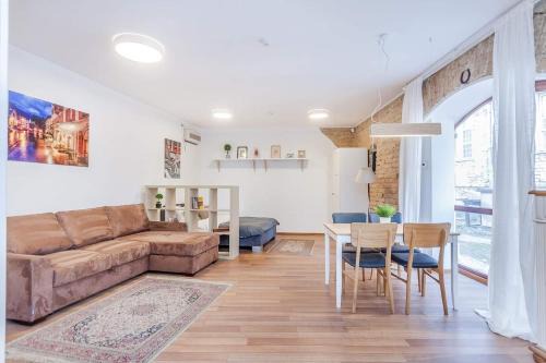 Old Town Apartment | Cosy Studio in Vilnius Old Town by URBAN RENT