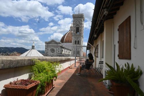 Duomo Apartment | Cosy Suite David with Dome View lift & AC