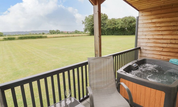 Bretforton Cottage | COTSWOLD VIEW 2, romantic, character holiday cottage in Honeybourne