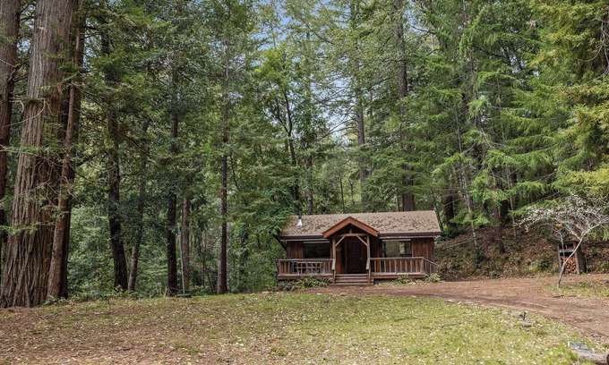 Redwood Valley House | Cottage - 1-bedroom house at Leonard Lake Reserve