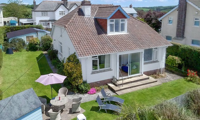 Stratton Cottage | Cottage ∙ 2 bedrooms ∙ 4 guests
