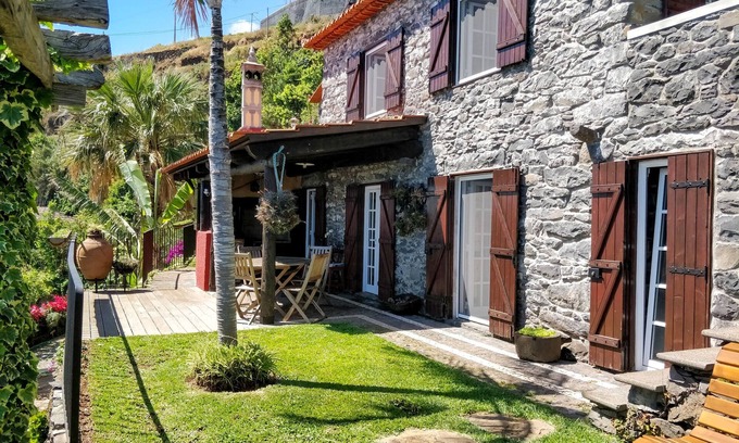Arco da Calheta Cottage | Cottage Calhau, family getaway with ocean view